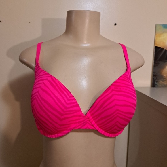 🚨Bundle Alert🚨 2 VS push up bras 36D - Picture 2 of 10